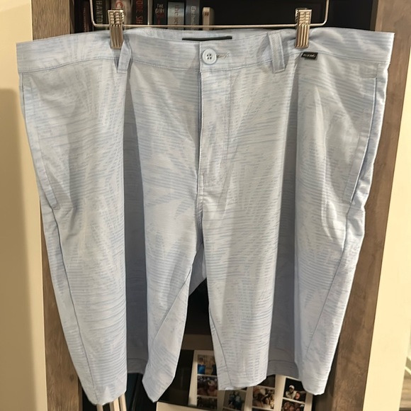 Travis Mathew palm tree design shorts - Picture 1 of 3